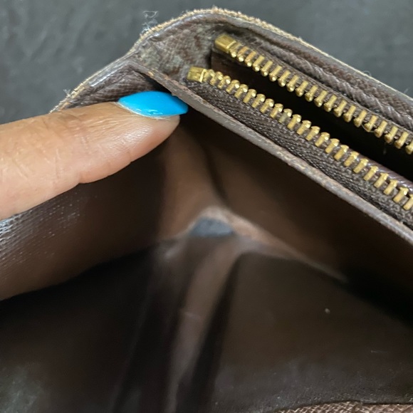 Authentic Louis Vuitton Damier Ebone Short Wallet - Picture 5 of 8